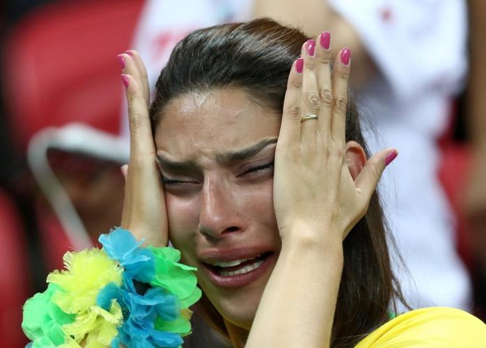 巴西球迷哭成一片