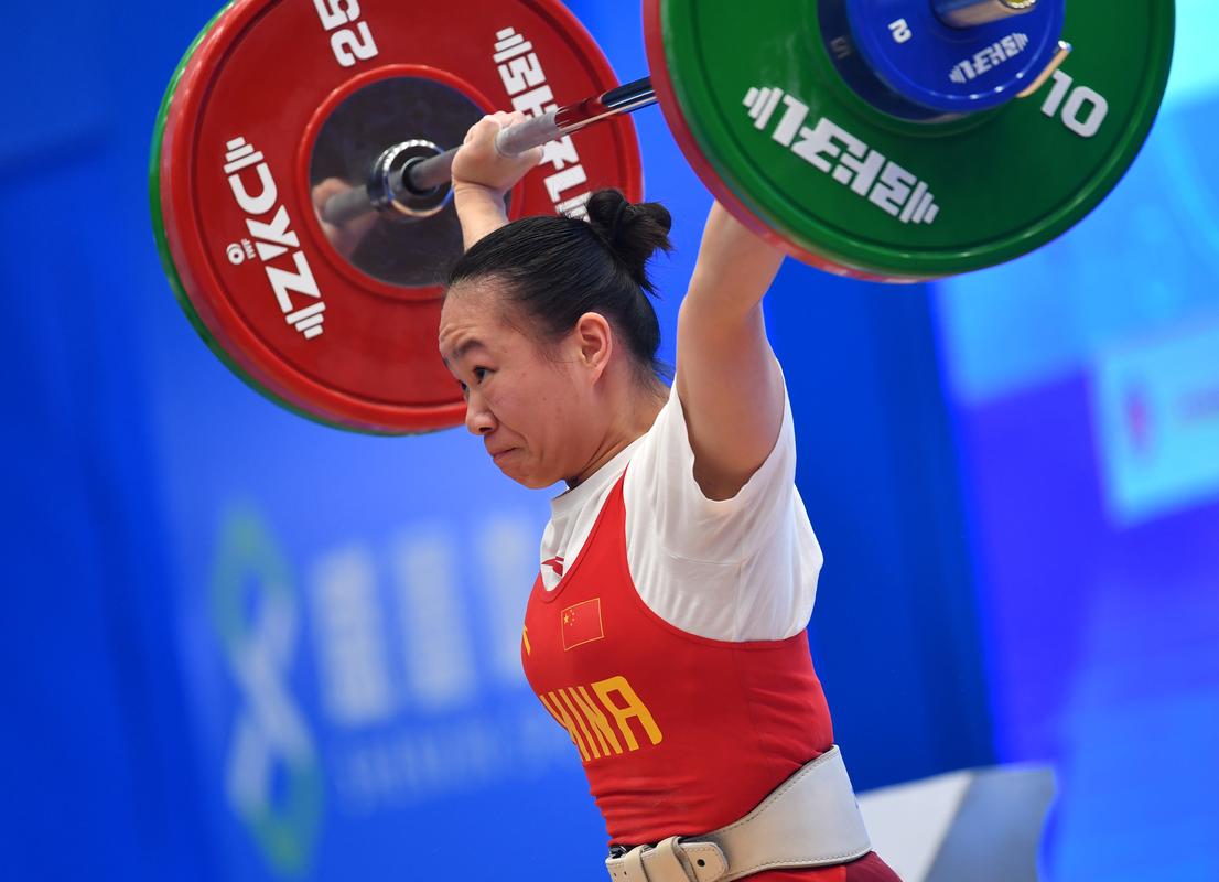 直击女子举重49公斤级决赛的相关图片
